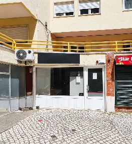 Espaço comercial à venda na Rua Jorge Barradas