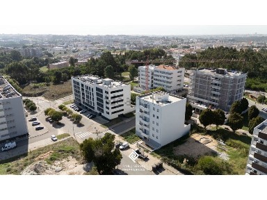 Apartamento T3 à venda na Rua Virgílio Ferreira, 95