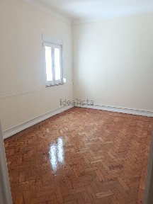 Arrendamento de apartamento T3 na Rua Sampaio e Pina
