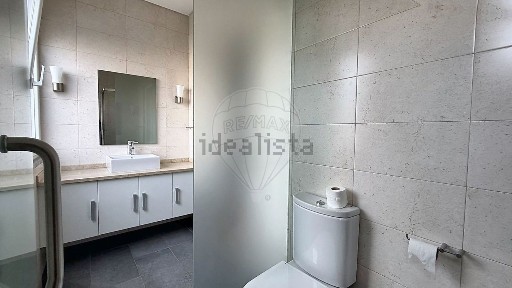 Arrendamento de apartamento T4 na Rua Marquês de Fronteira