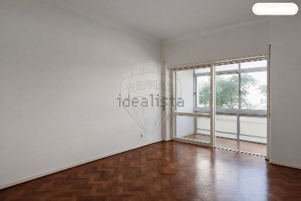 Arrendamento de apartamento T1 na Avenida 5 de Outubro