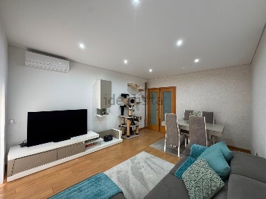 Arrendamento de apartamento T2 na Rua Durbalino Laranjeira, 103