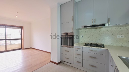 Arrendamento de apartamento T2 na Rua dos Mercanteis