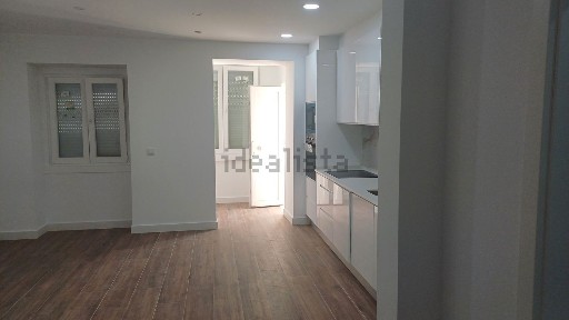 Apartamento T2 à venda na Rua Elias Garcia