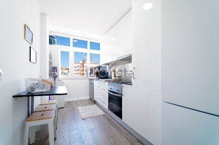 Apartamento T1 à venda na Praça das Flores, 1