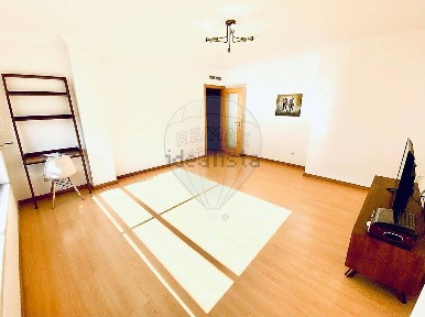 Apartamento T2 à venda na Rua Rómulo de Carvalho