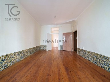 Apartamento T2 à venda na Rua das Escolas Gerais, 34