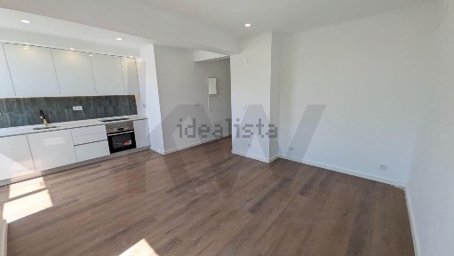 Apartamento T2 à venda na Rua Dona Filipa de Lencastre s/n