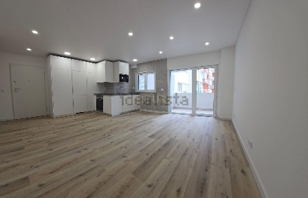 Apartamento T4 à venda na Rua Francisco Costa, 50