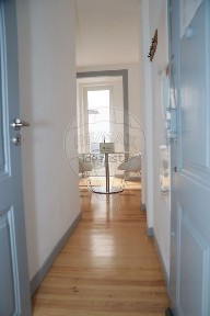 Apartamento T2 à venda na Rua do Vale de Santo António