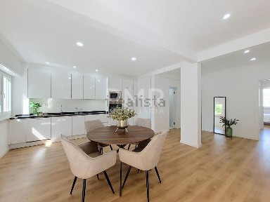 Apartamento T3 à venda na Charquinho