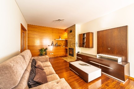 Arrendamento de apartamento T2 na Rua do Professor António Cruz