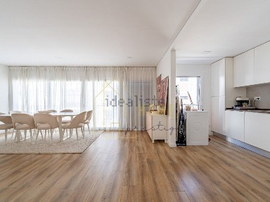 Apartamento T3 à venda na Rua Pedro Álvares Cabral, 67 a