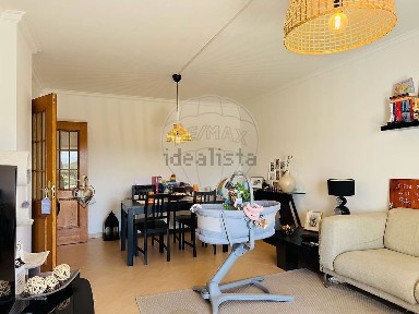 Apartamento T2 à venda na Rua Torre do Manique