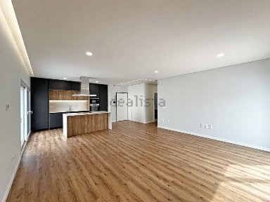 Apartamento T2 à venda na Rua José de Arriaga
