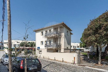 Apartamento T3 à venda na Rua de Santa Bárbara