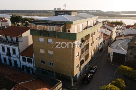Apartamento T2 à venda na Rua Belemino Ribeiro, 21