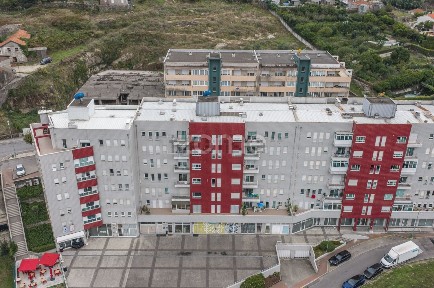 Apartamento T3 à venda na Rua Padre Narciso Melo