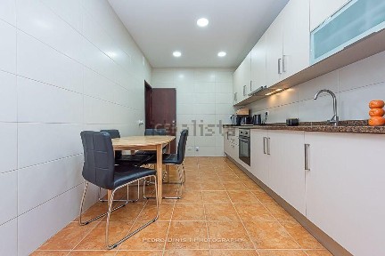 Moradia geminada à venda na Rua Tomás Ribeiro, 66