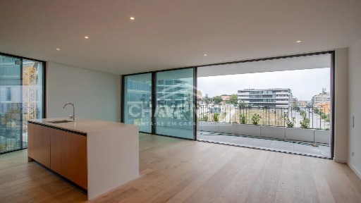 Apartamento T2 à venda na Rua Adosinda de Jesus Anes