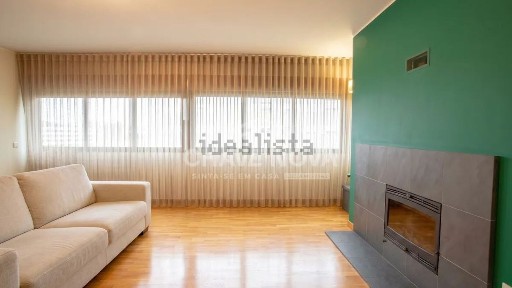Apartamento T4 à venda na Rua Professor Urbano de Moura s/n