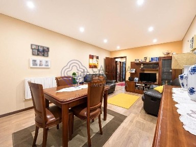 Apartamento T3 à venda na Rua Ferreira Castro, 92