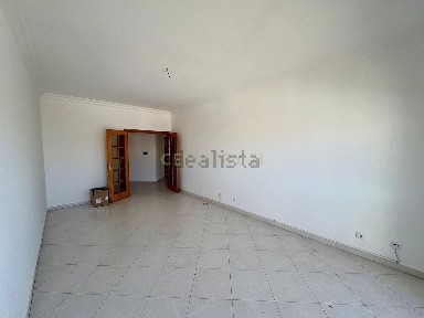 Arrendamento de apartamento T4 na Rua da Estação s/n