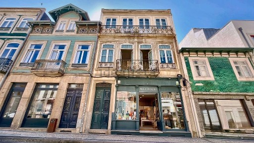 Moradia independente à venda na Rua da Senhora da Luz, 253