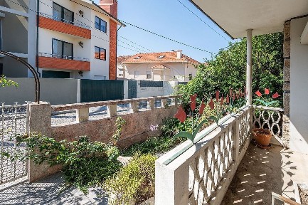 Moradia independente à venda na Rua Estamparia de Lavadores s/n