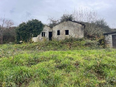 Moradia independente à venda em Margaride (Santa Eulália) - Várzea - Lagares - Varziela - Moure