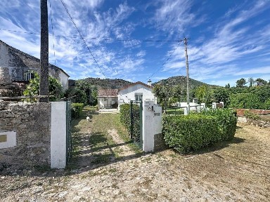 Moradia independente à venda em Vilar de Mouros