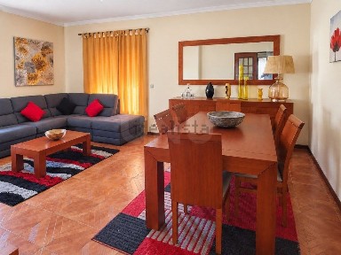 Apartamento T3 à venda na Rua Doutor Francisco Sá Carneiro, 2 a