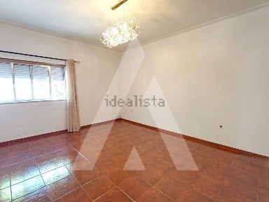 Apartamento T3 à venda na Avenida Aquilino Ribeiro