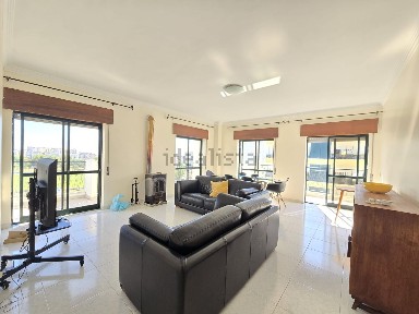 Arrendamento de penthouse na Rua Maria Adelaide Rosado Pinto s/n