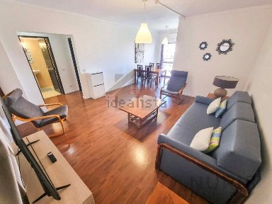 Arrendamento de apartamento T1 na Avenida das Comunidades Lusíadas, 1