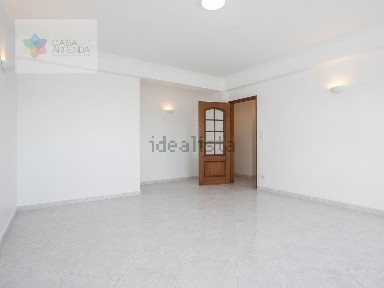 Arrendamento de apartamento T2 na Rua Almeida Garrett