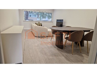 Arrendamento de apartamento T2 na Avenida 25 de Abril, 18