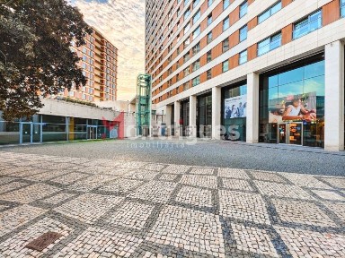 Arrendamento de apartamento T1 na Avenida Dom João II, 57