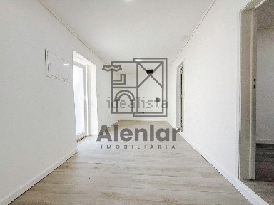 Arrendamento de apartamento T2 no Largo Espírito Santo