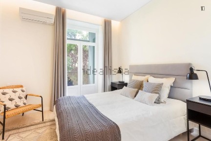 Arrendamento de apartamento T2 na Avenida Praia da Vitória