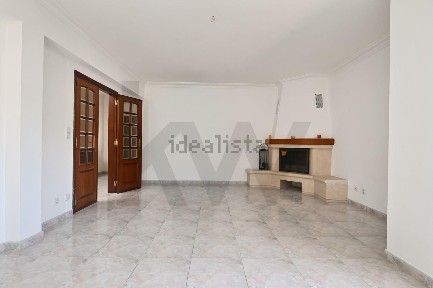 Arrendamento de apartamento T3 na Rua comércio, 90