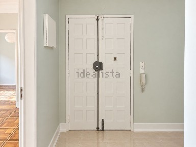 Arrendamento de apartamento T4 na Avenida Almirante Reis
