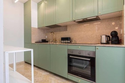 Arrendamento de apartamento T2 na Rua do Zaire, 34