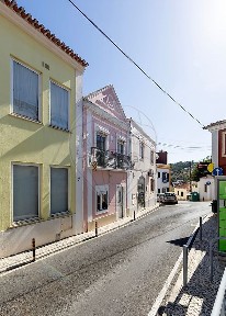 Moradia independente à venda no Largo da Igreja