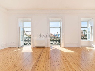 Arrendamento de apartamento T3 na Chiado - Pç. de Camões