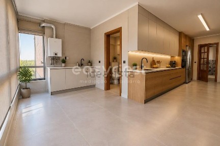 Apartamento T4 à venda na Celas