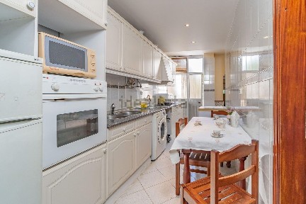 Apartamento T2 à venda na Rua Elias Garcia, 33
