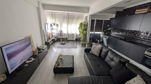 Apartamento T1 à venda na Rua Soeiro Pereira Gomes, 5