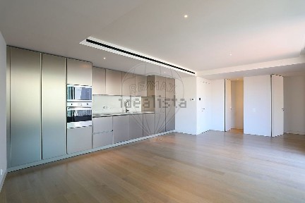 Apartamento T2 à venda na Rua Rodrigues Sampaio