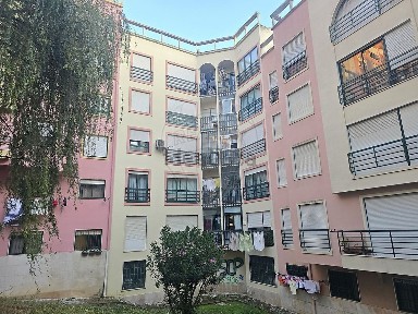 Apartamento T4 à venda na Rua Professor Doutor Francisco Pulido Valente